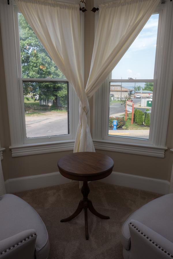 Dennison Street Inn, B & B โคโลเนียลบีช ภายนอก รูปภาพ