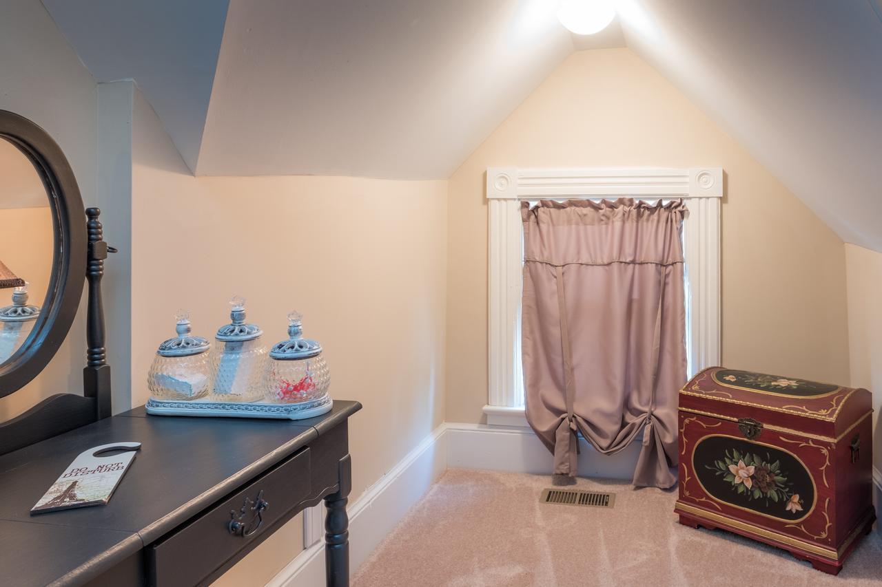 Dennison Street Inn, B & B โคโลเนียลบีช ภายนอก รูปภาพ